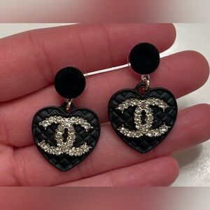 Fashion Black Heart Earrings